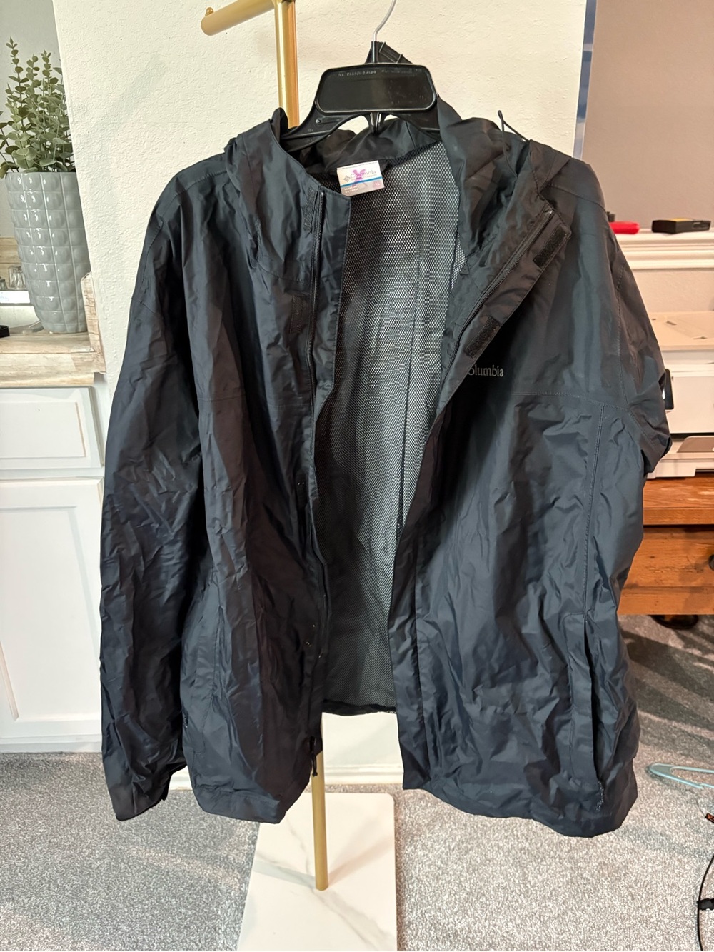 Columbia Men's Black Hooded windbreaker Jacket